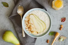 Oatmeal topped with pear and almonds