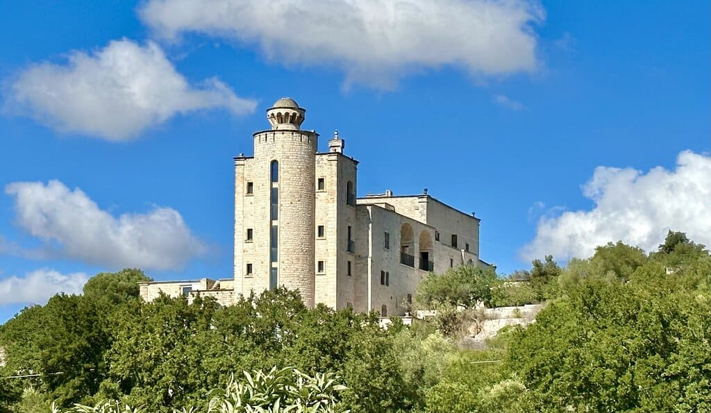 a large house in Puglia from the outside